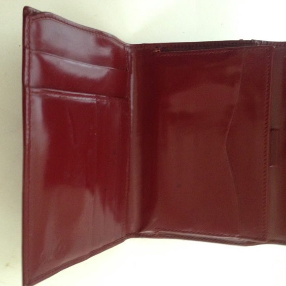 Authentic, Gucci Burgundy Enamel Trifold Unisex Wallet - Picture 7 of 15